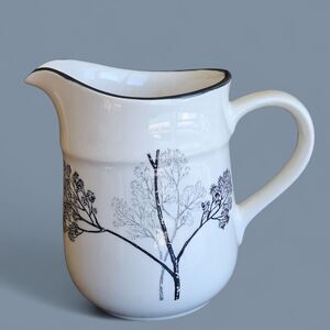 Vintage Arklow Ireland Pottery Ravenswood Honey Stone Creamer Pitcher 8137